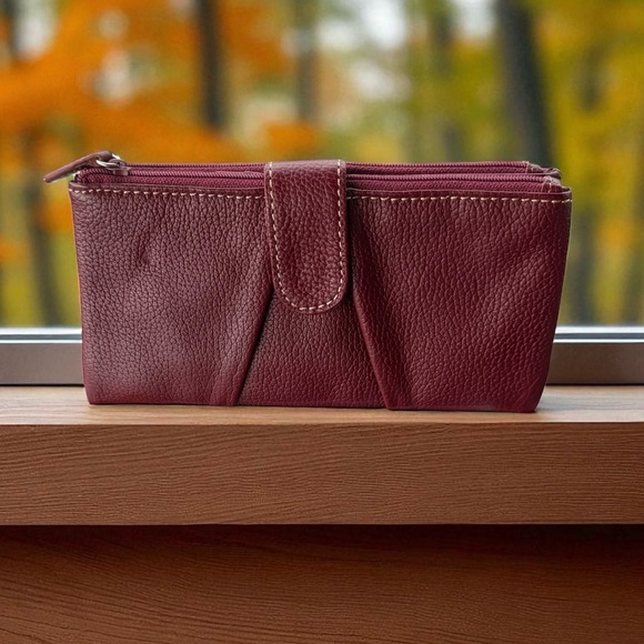 Genuine Leather Women’s Burgundy Soft Bi Fold Wallet Zip Closure 16 CC Slips - Picture 1 of 13